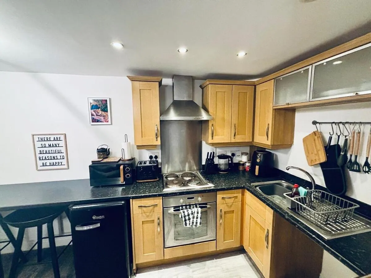 1 Bed Apartment Next To Train Station Mirfield